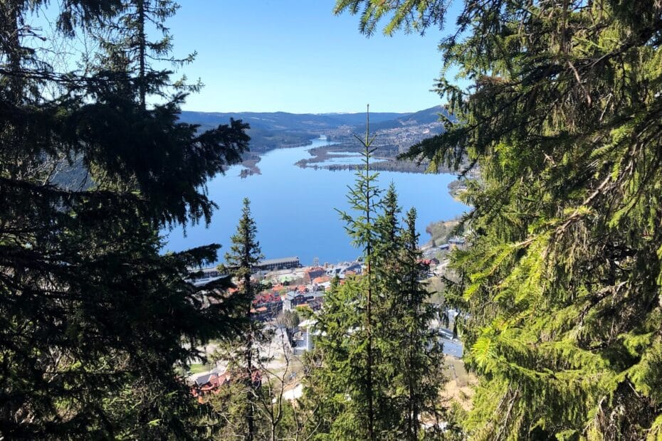 Vybild från Nalleklippan med utsikt över Åre by